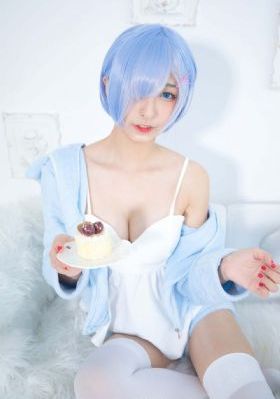 伊人电影美女插_在线观看完整视频大全